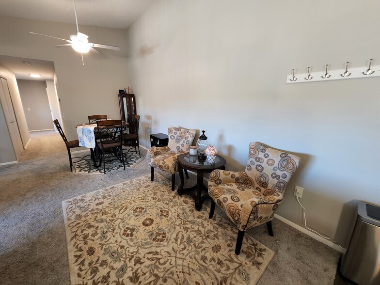Building Photo - 10391 Glenway Dr