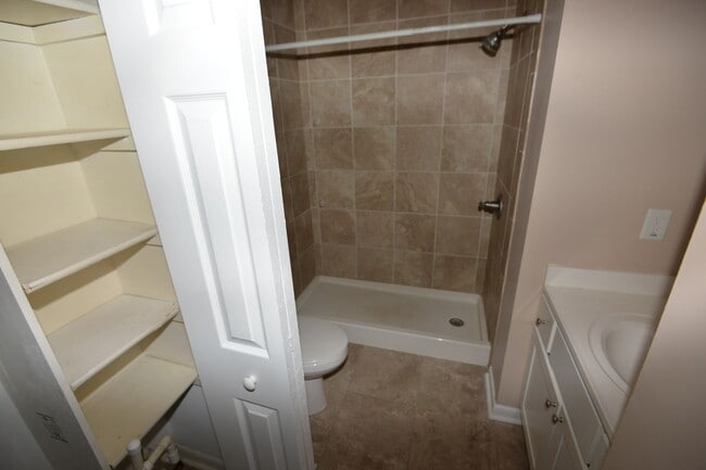 Building Photo - Updated Townhome in Larkspur Meadows