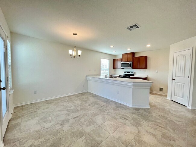 Building Photo - 3 Bedroom/2 Bath Skyview Subdivision