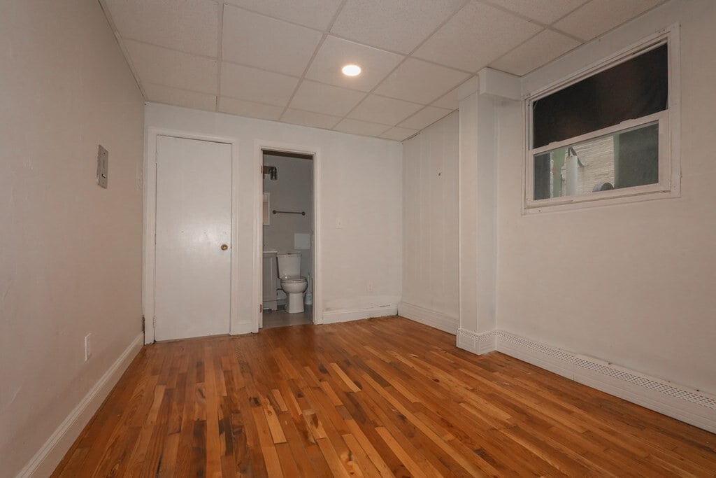 Building Photo - 16 Aberdeen St