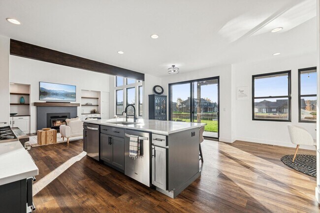 Building Photo - Whitefish Home in The Lakes