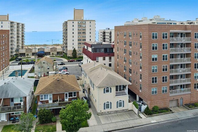 Building Photo - 434 E Broadway