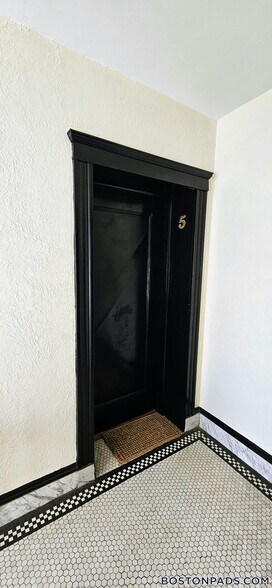 Building Photo - 52 Babcock St