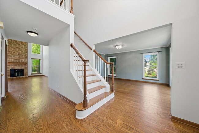 Building Photo - Spacious 4-Bedroom Home with Finished Basement and Modern Upgrades in Grayslake