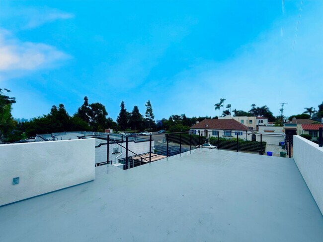 Building Photo - Welcome to your Contemporary Casita in the heart of Point Loma!