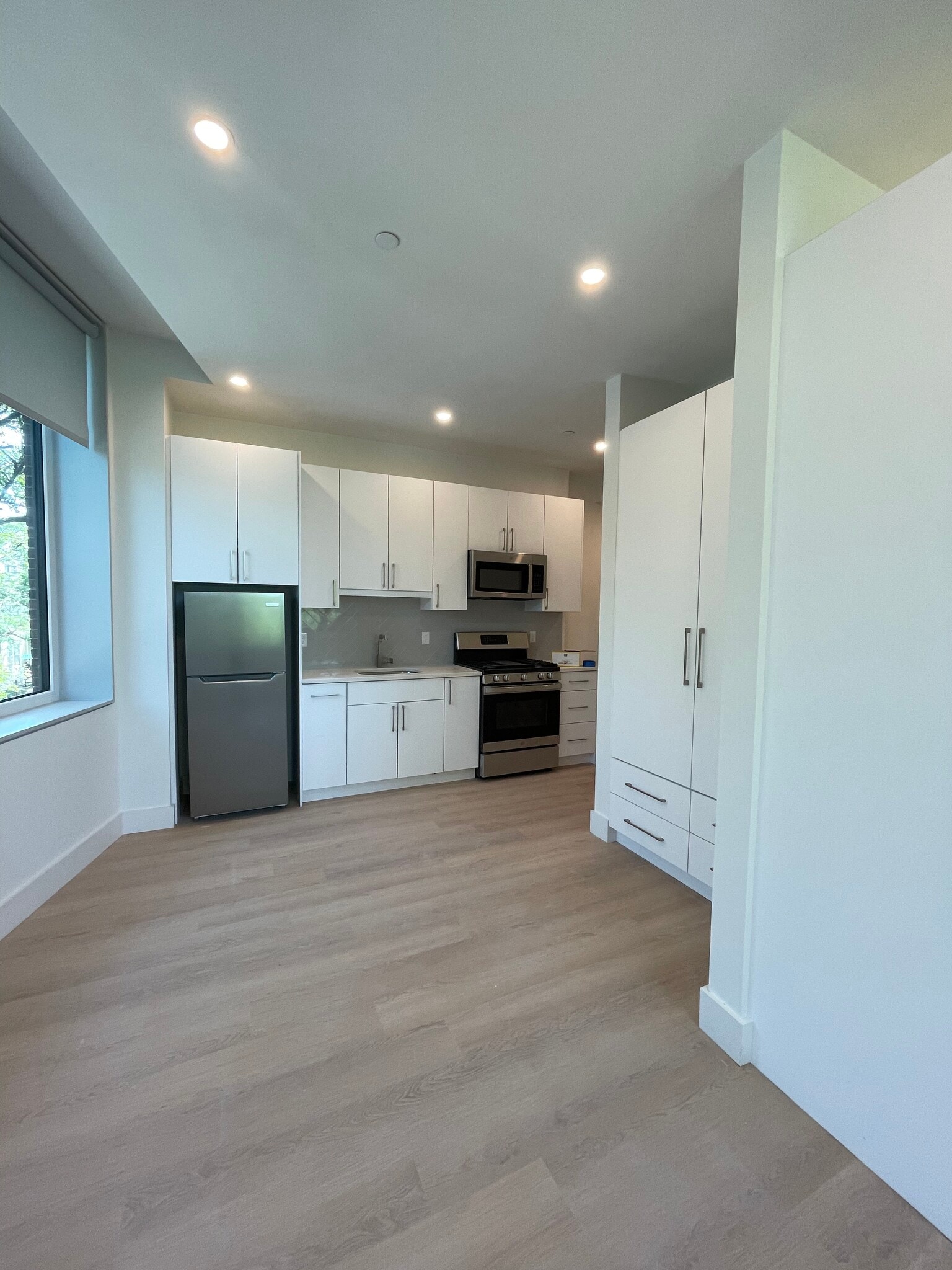 Building Photo - 1127 Harrison Ave