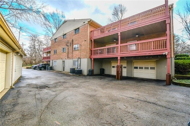 Building Photo - 121 E Schantz Ave