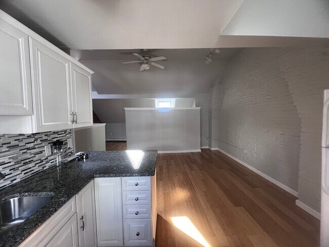 Building Photo - 315 Meridian St