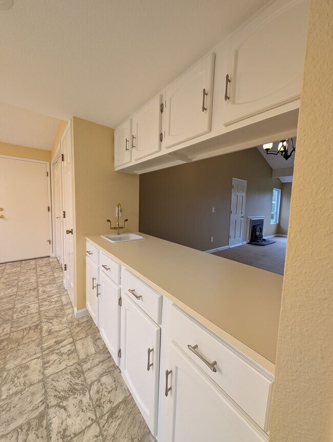 Building Photo - Hidden Gem in Southworth. Minutes from Waterfront & Ferry Terminal. Available NOW!