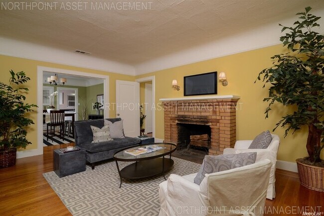 Building Photo - Charming East Sacramento Bungalow – Prime ...