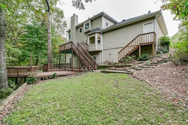 Building Photo - 6655 Lake Run Dr