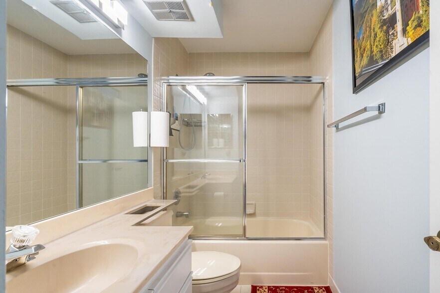 Master Bathroom en Suite - 3351 Emerald Oaks Dr