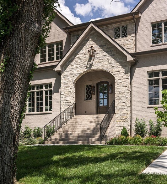 Building Photo - 4224 Granny White Pike