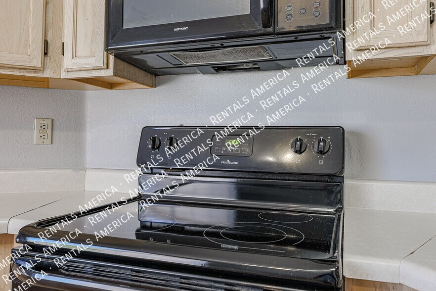 Building Photo - 5515 E Farmdale Ave