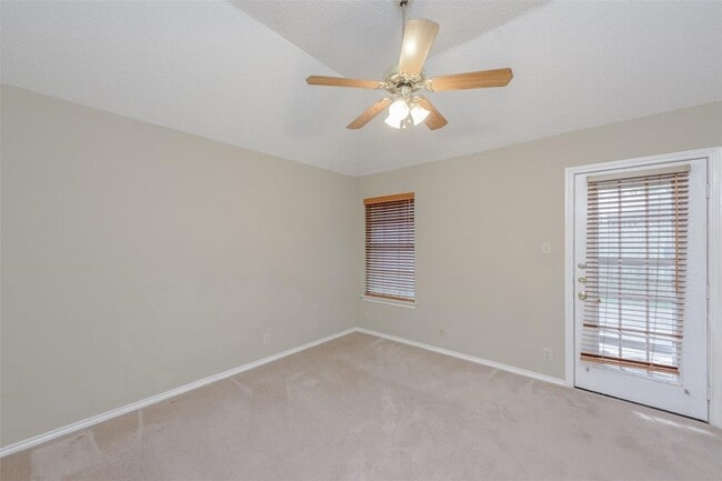 Building Photo - 1902 Lee Dr