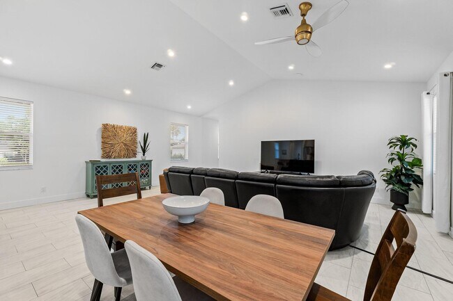 Building Photo - 17868 Limestone Creek Rd