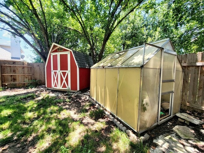 Building Photo - 1617 Sunterro-