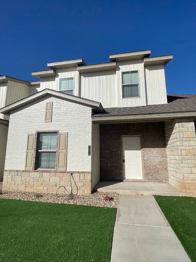 Primary Photo - Newer Townhome Located South Of Town Near ...