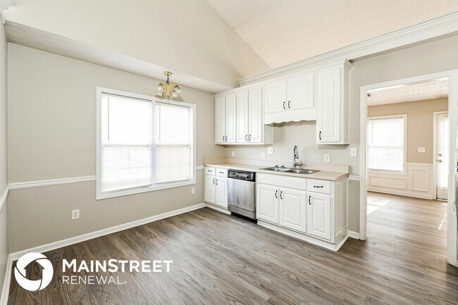 Building Photo - 645 Pebble Blvd