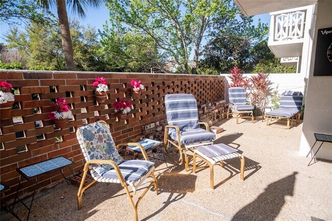 Building Photo - 2630 Pearce Dr