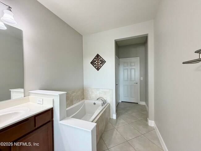 Building Photo - 14164 Mahogany Ave