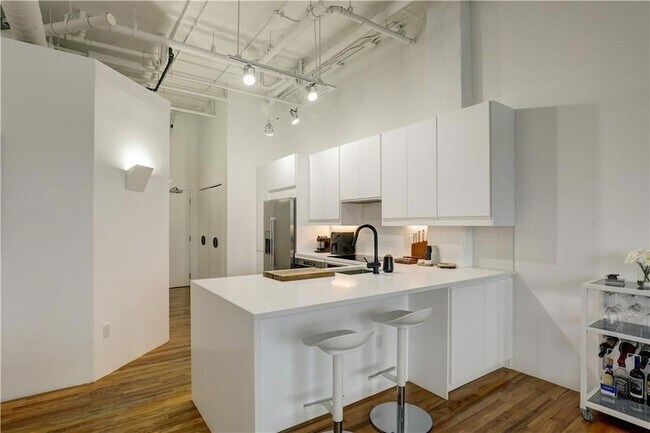 Building Photo - 3235 Roswell Rd NE