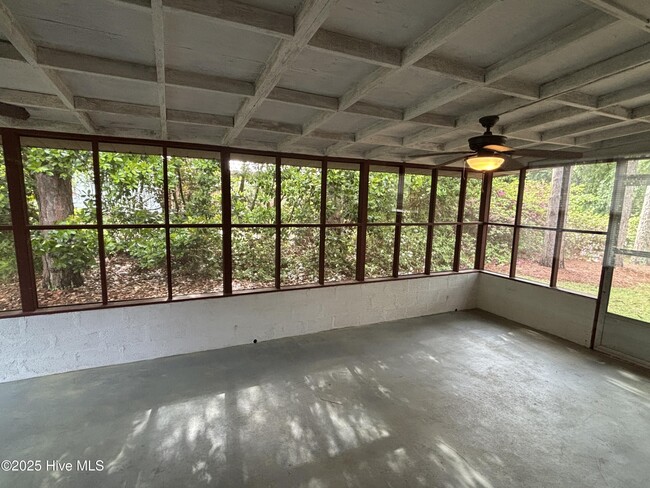 Building Photo - 403 John McQueen Rd
