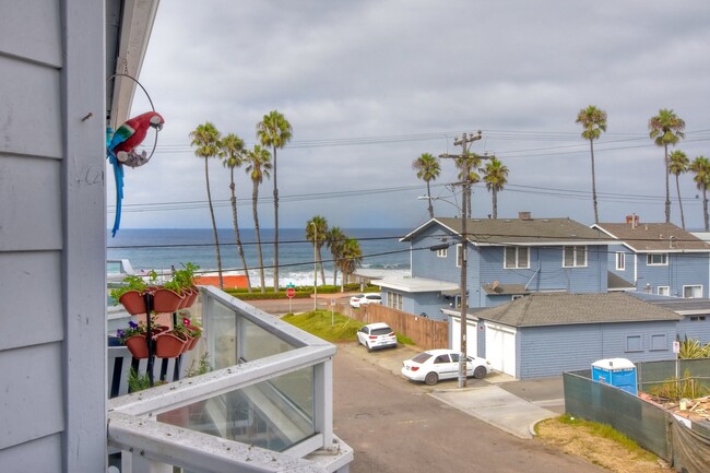 Building Photo - Cute 2 Bedroom Condo Steps Away from Endle...