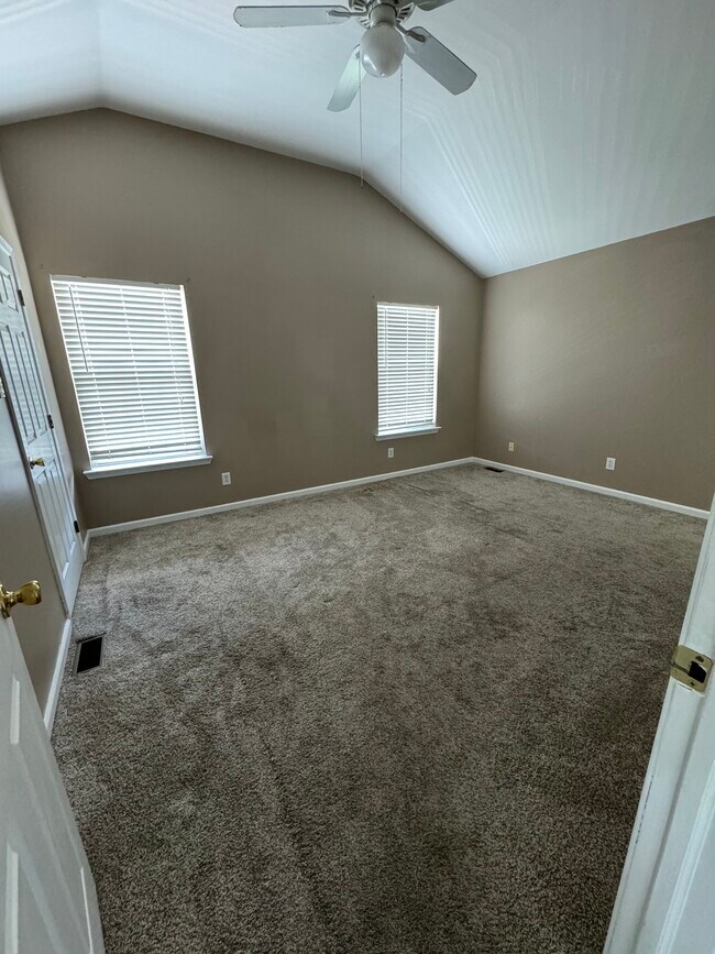 Building Photo - 415 S Zenia Ave