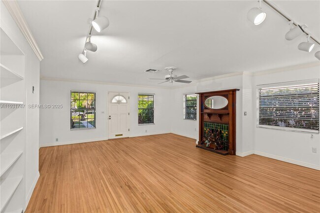 Building Photo - 736 Alhambra Cir