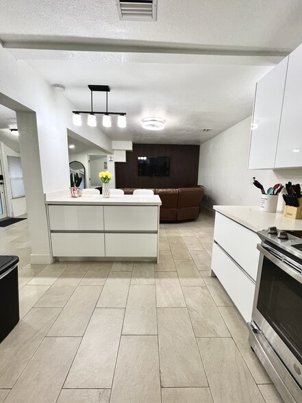 Kitchen - Beautiful Island to enjoy food straight from the kitchen - 1270 SW 29th St