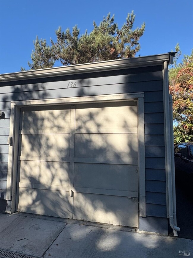 Building Photo - 136 Sea Crest Cir