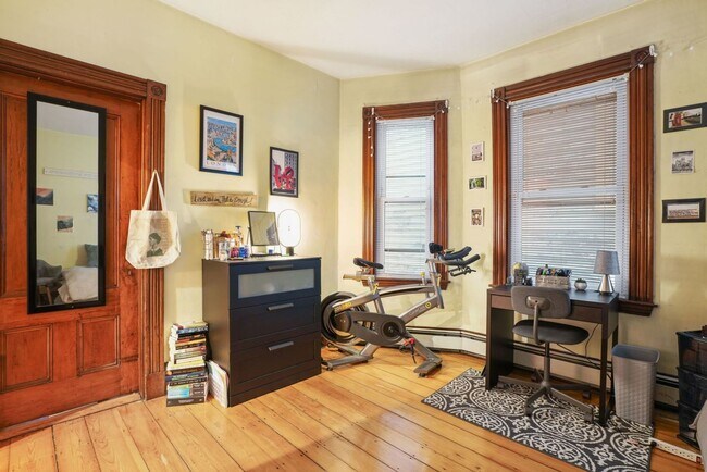 Building Photo - Great Mission Hill 4 bed
