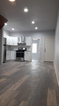 Building Photo - 5430 Delancey St