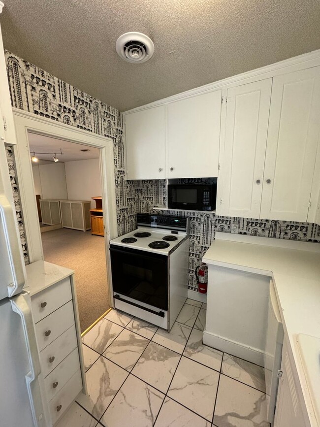 Building Photo - 219 N Main St