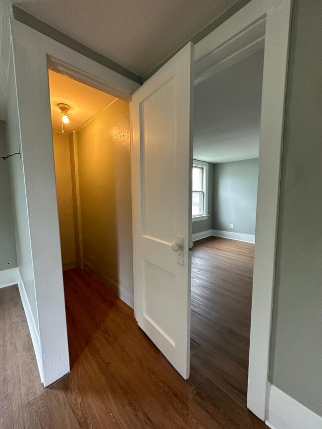 Building Photo - 25 Brown St