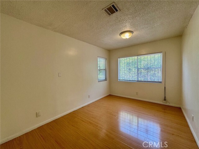 Building Photo - 1372 W 36th St