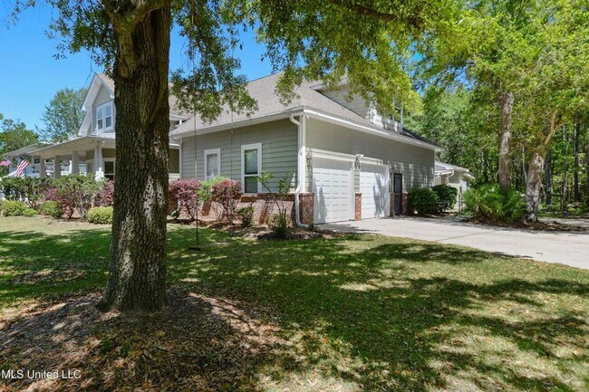 Building Photo - Spacious 5 bed, 4 bath home sits right ins...