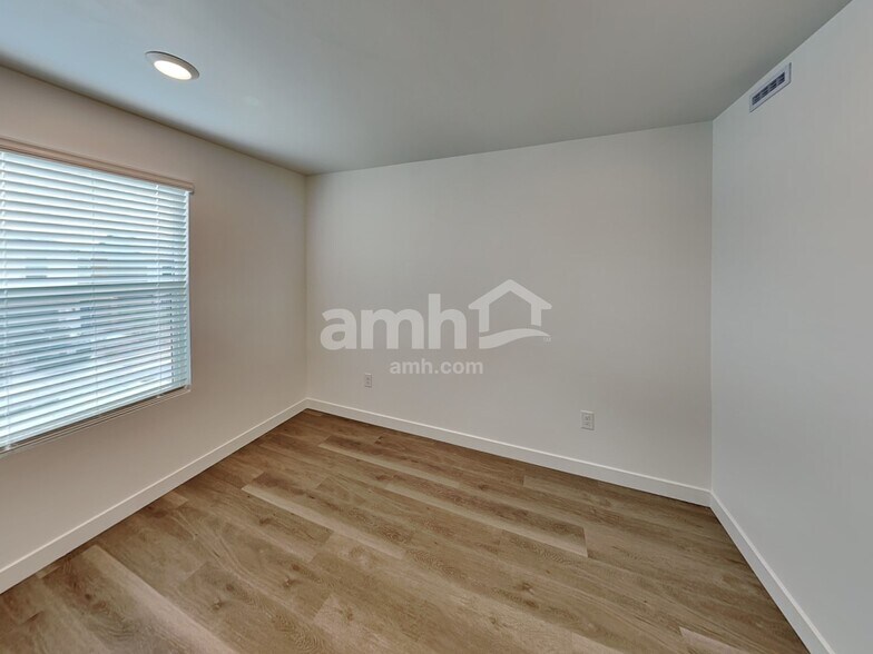 Building Photo - 6477 E Paseo Baranda