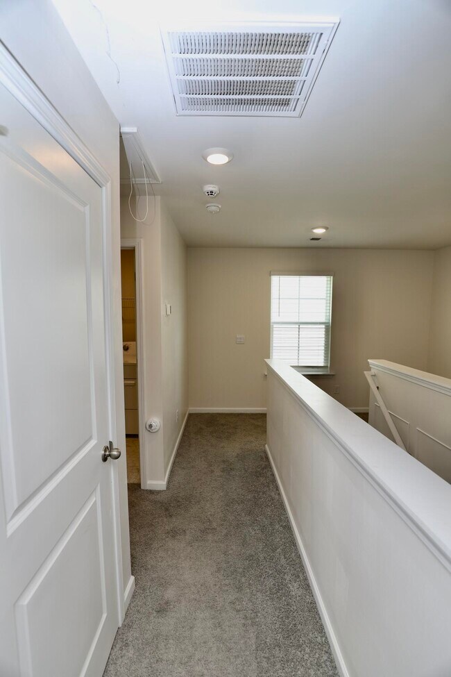 Building Photo - 352 Sandbach Rd