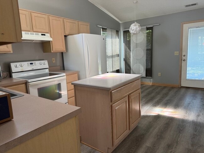 Building Photo - 3 Bed, 2 Bath Home in Pickerington Schools!