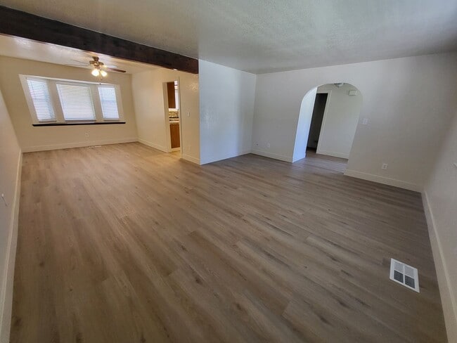 Building Photo - 3110 Oreana Dr