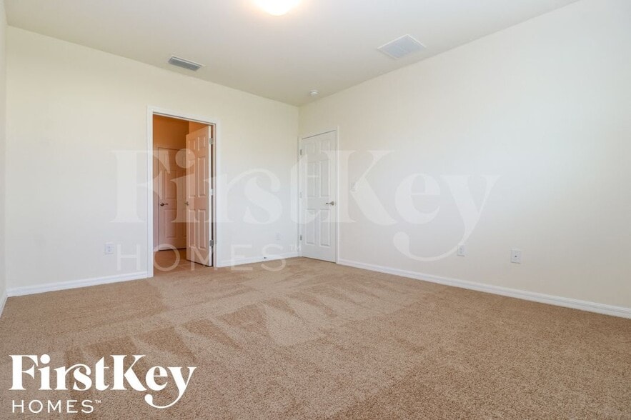 Building Photo - 2718 SW 8th Ct