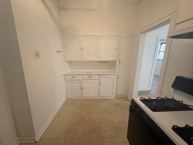 Building Photo - 3258 Maple Ave