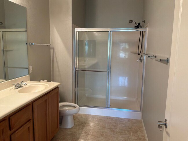 Building Photo - Condo 2 bedroom 2 bathroom Gated Entrance