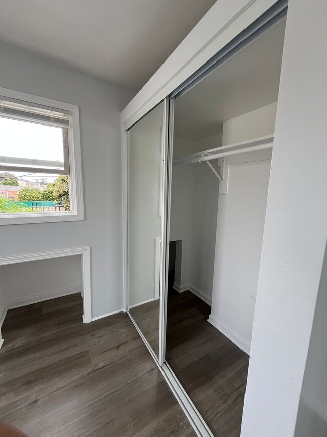 Building Photo - 3 Bedroom 1.5 Bath Back house