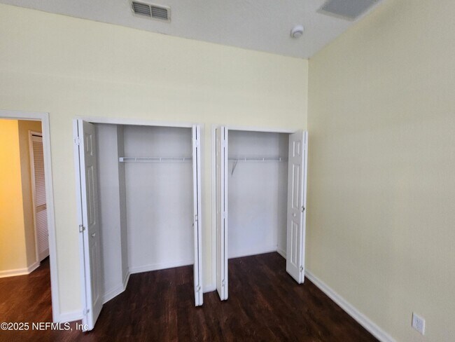 Building Photo - 490 Hopewell Dr