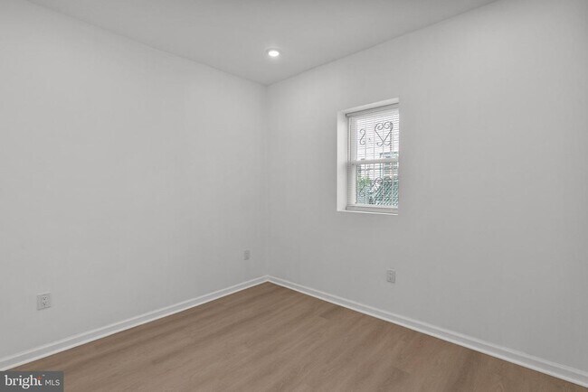 Building Photo - 13 S 55th St