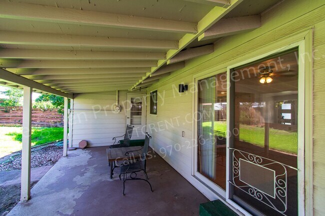 Building Photo - 2420 Poplar Dr