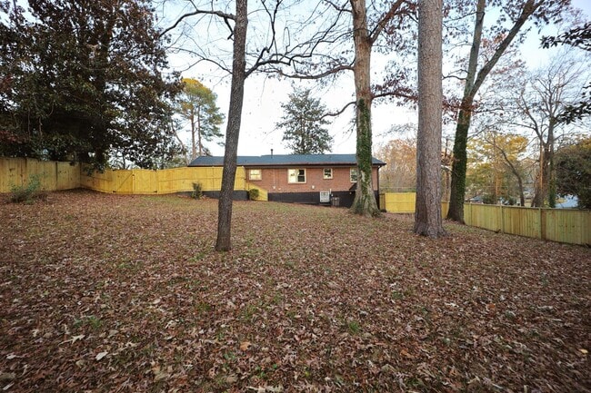 Building Photo - 1981 Brannen Rd SE